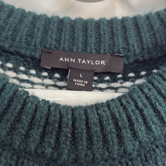 Ann Taylor Classic Cozy Green & White Patterned Ski Influenced Sweater. NWT - Picture 2 of 9